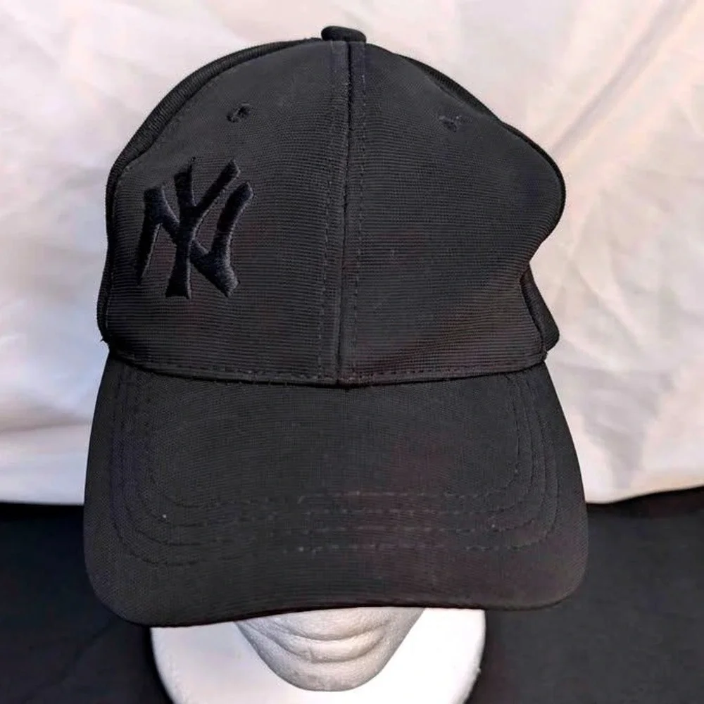 New Era New York‎ Yankees Cap Mens OSFM Black Tonal Logo Baseball Hat - Fitted